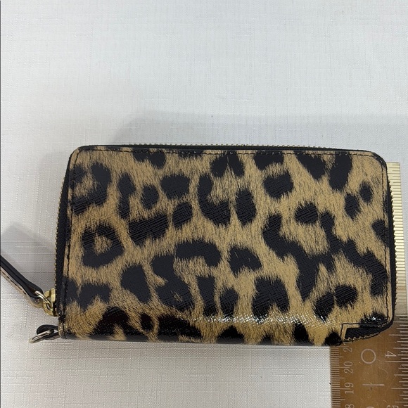🍌Halogen Brown and Black animal print wallet with the wristlet cap capability - Picture 2 of 5